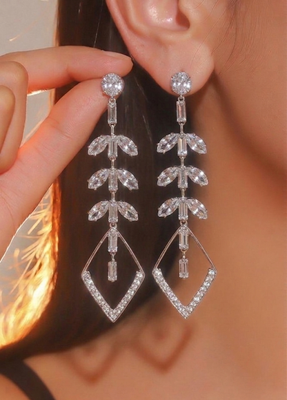 tiered leaf and diamond linear