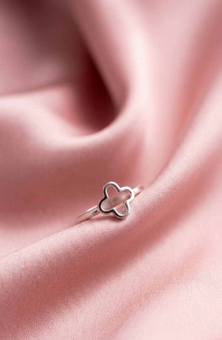 plain clover ring