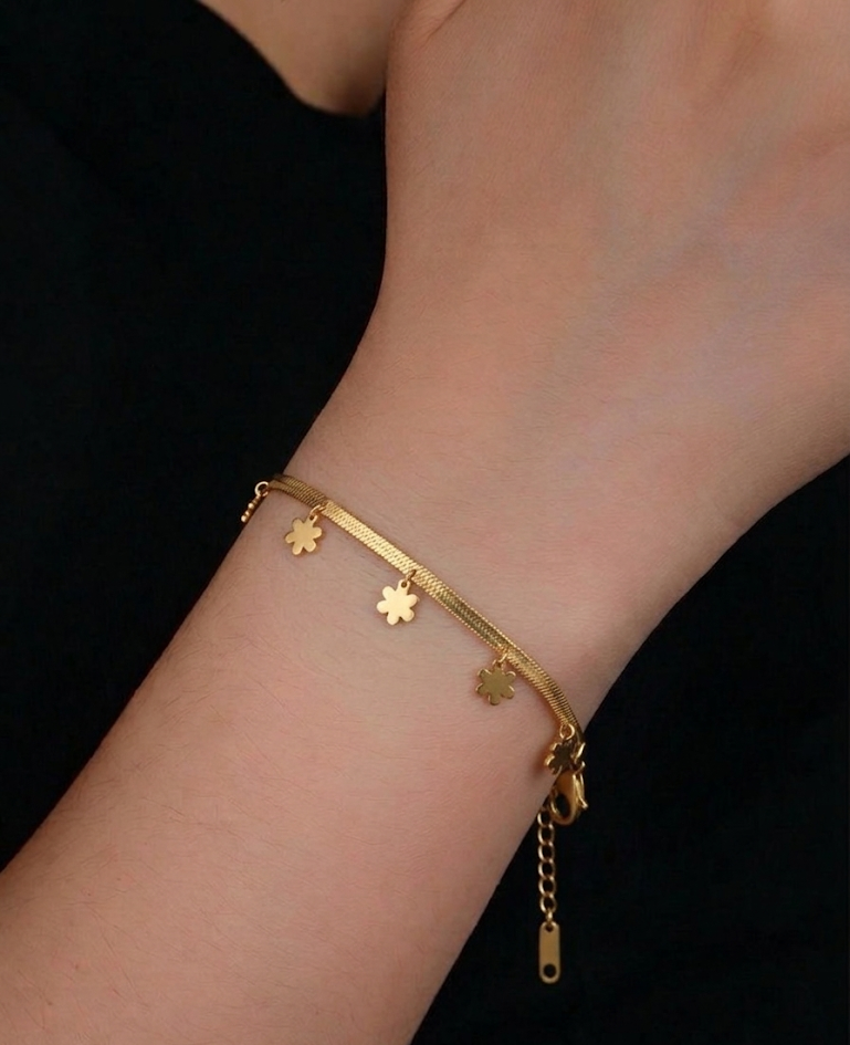the daisy chain bracelet