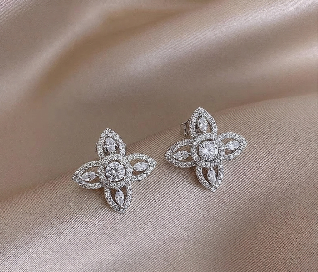 Polaris Studs