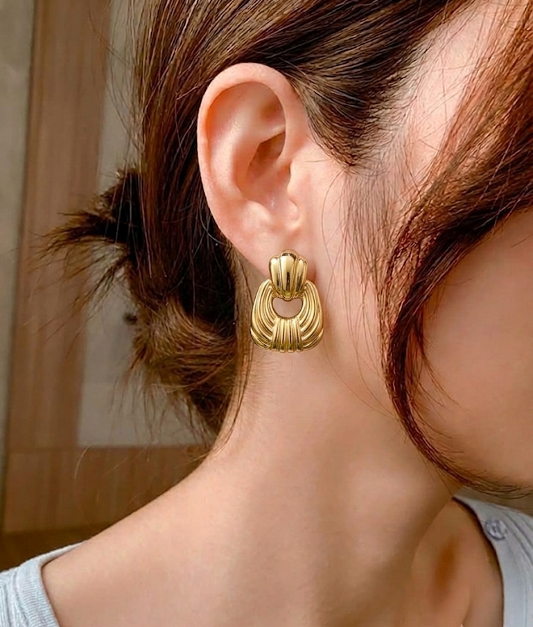 Sculptural Gold Texture Drops