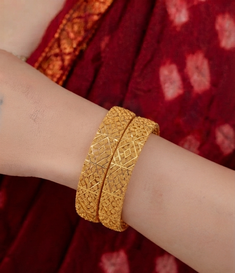 textured symmetry bangle