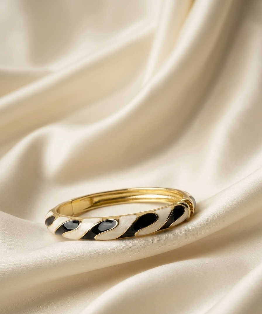 vivid enamel bangle black