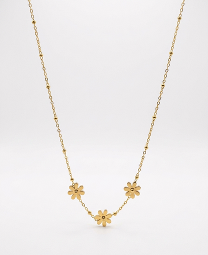 three flower daizy necklace