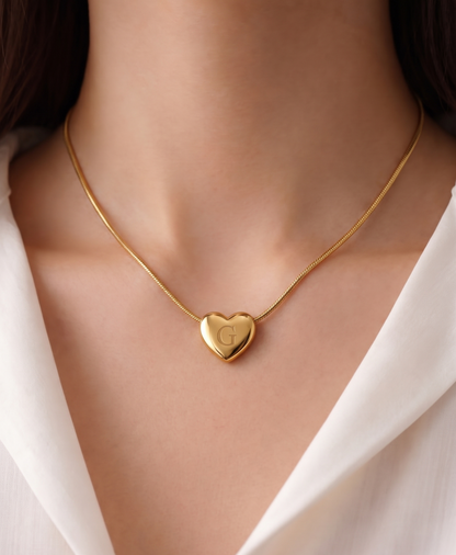 the G initial heart pendant necklace
