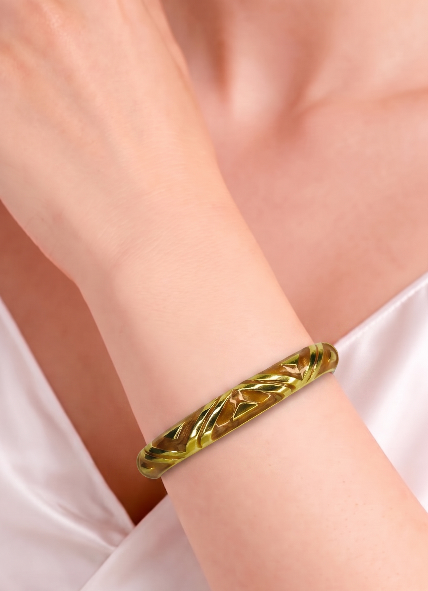 triangle design enamel bangle brown