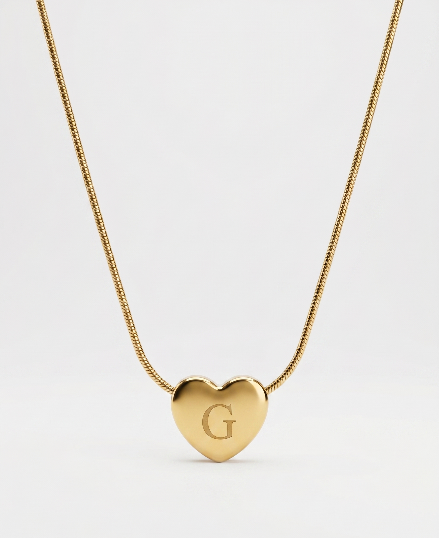 the G initial heart pendant necklace