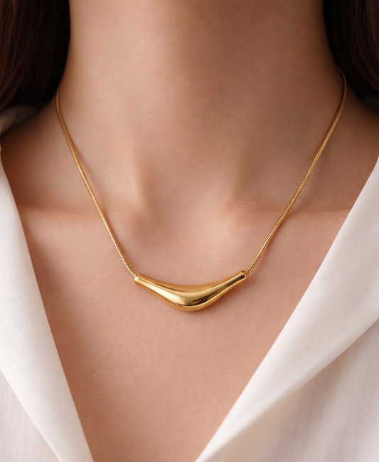 the gold curve necklace