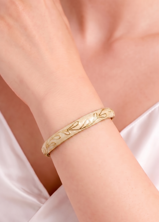 enamel bangle off white leaf