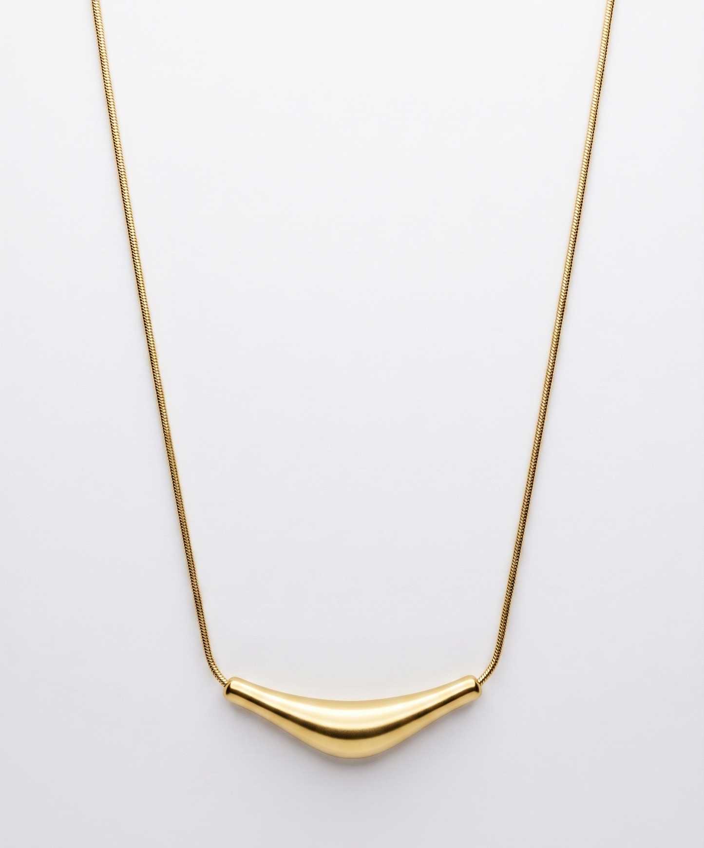 the gold curve necklace