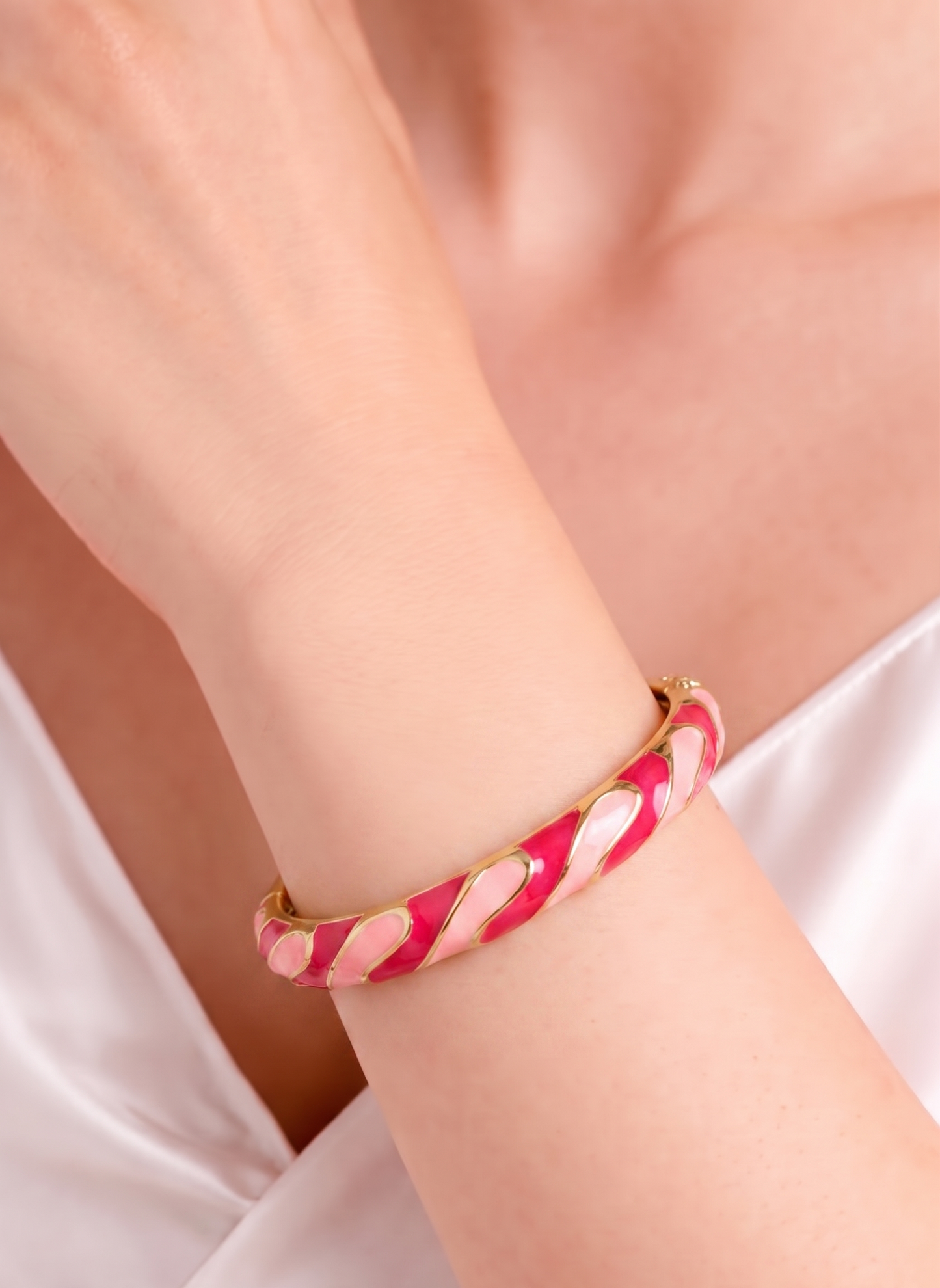 vivid enamel bangle light pink