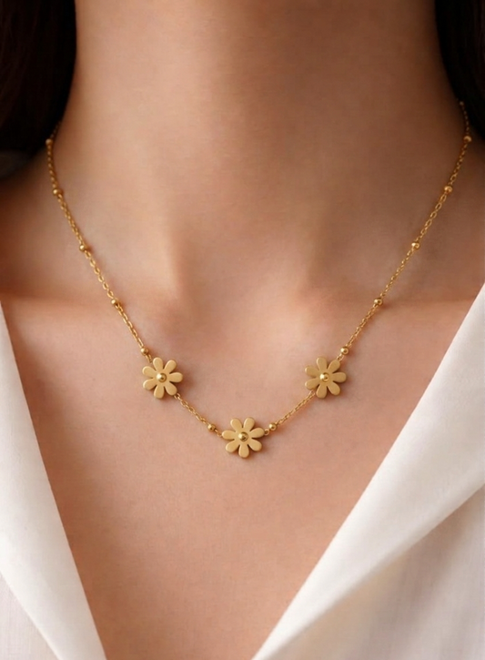 three flower daizy necklace