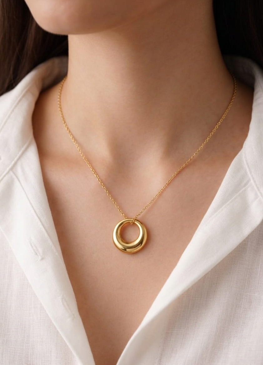 Out Circle Pendant Necklace