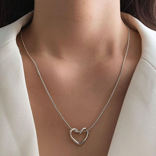 hollow heart necklace (silver)