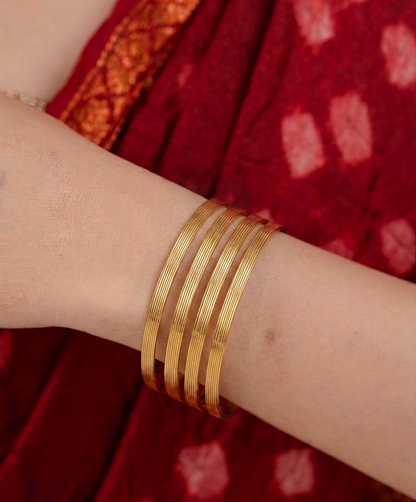 minimalist ribbed bangle