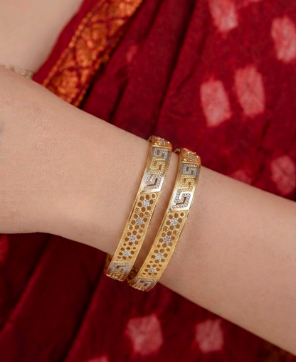 the gilded contrast bangles