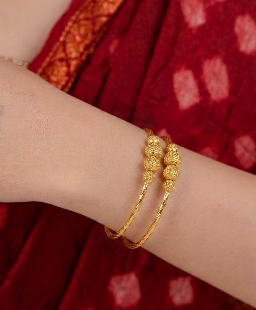 the beaded twirl bangle