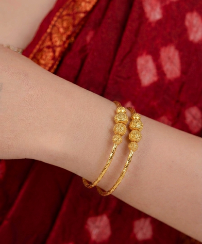 the beaded twirl bangle
