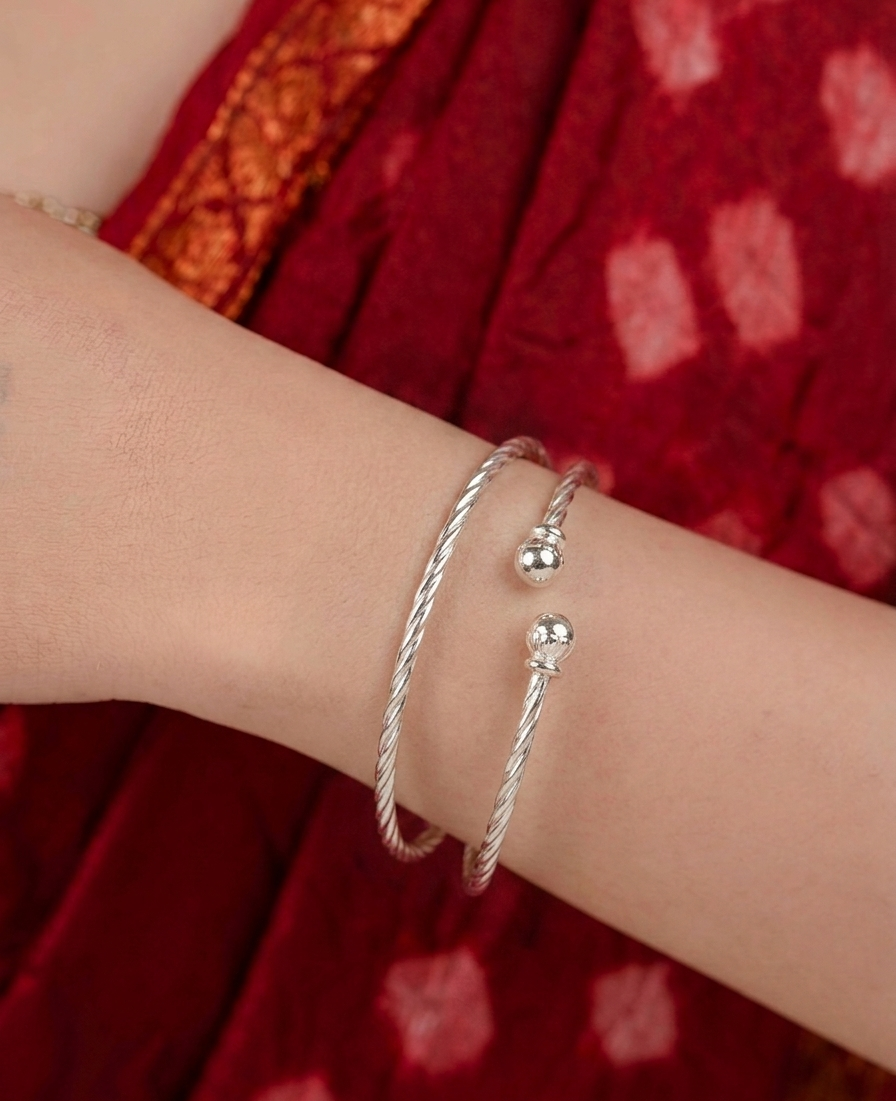 the silver cable bangle