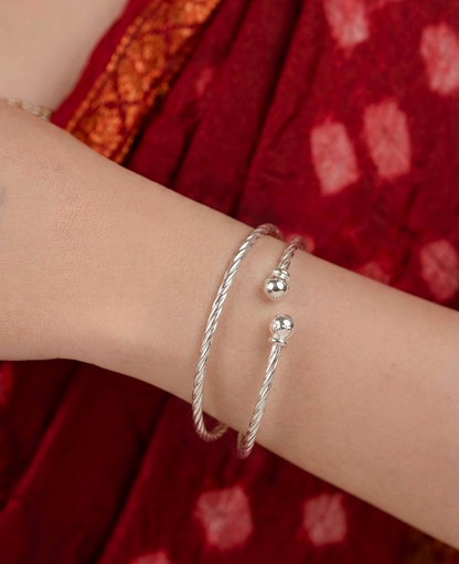 the silver cable bangle