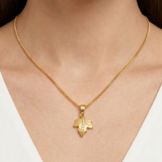maple leaf pendant necklace