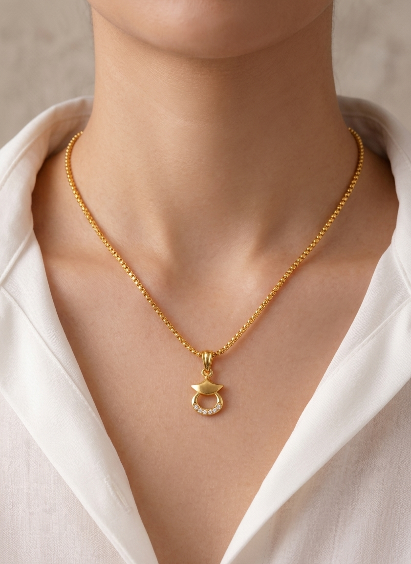 the shiny half star pendant