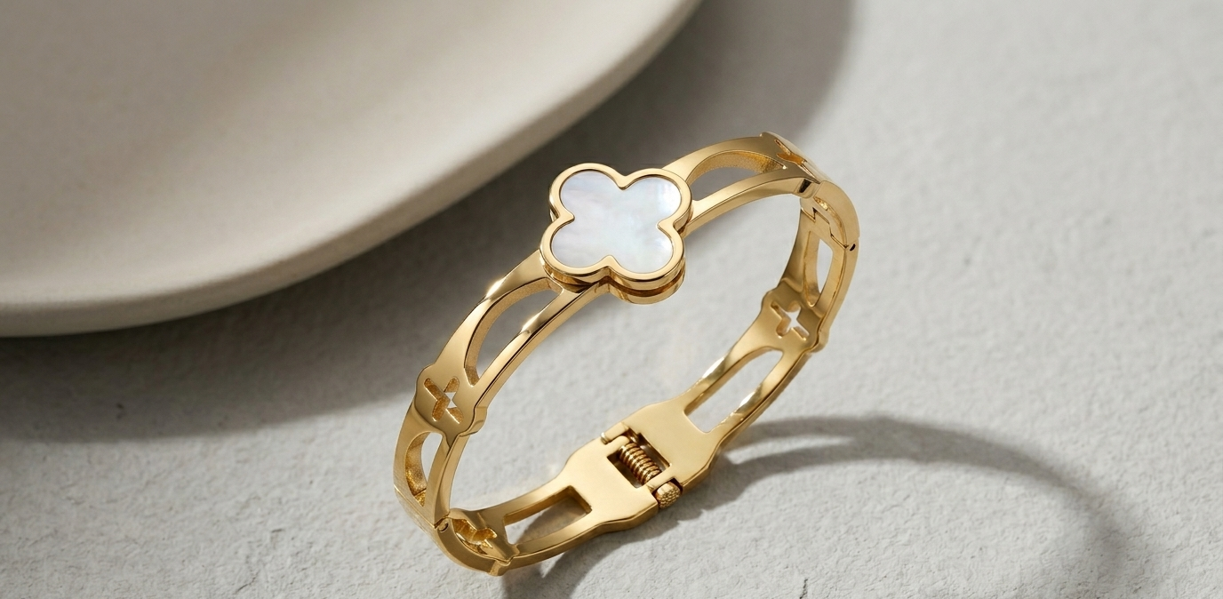 the clover bracelet