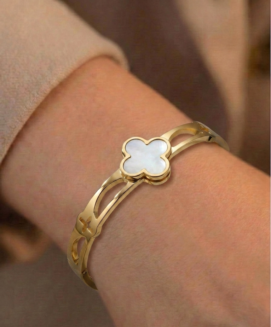 the clover bracelet