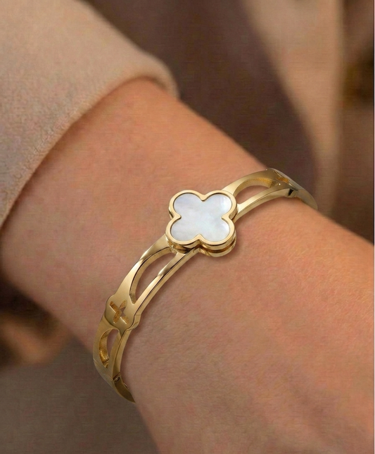 the clover bracelet