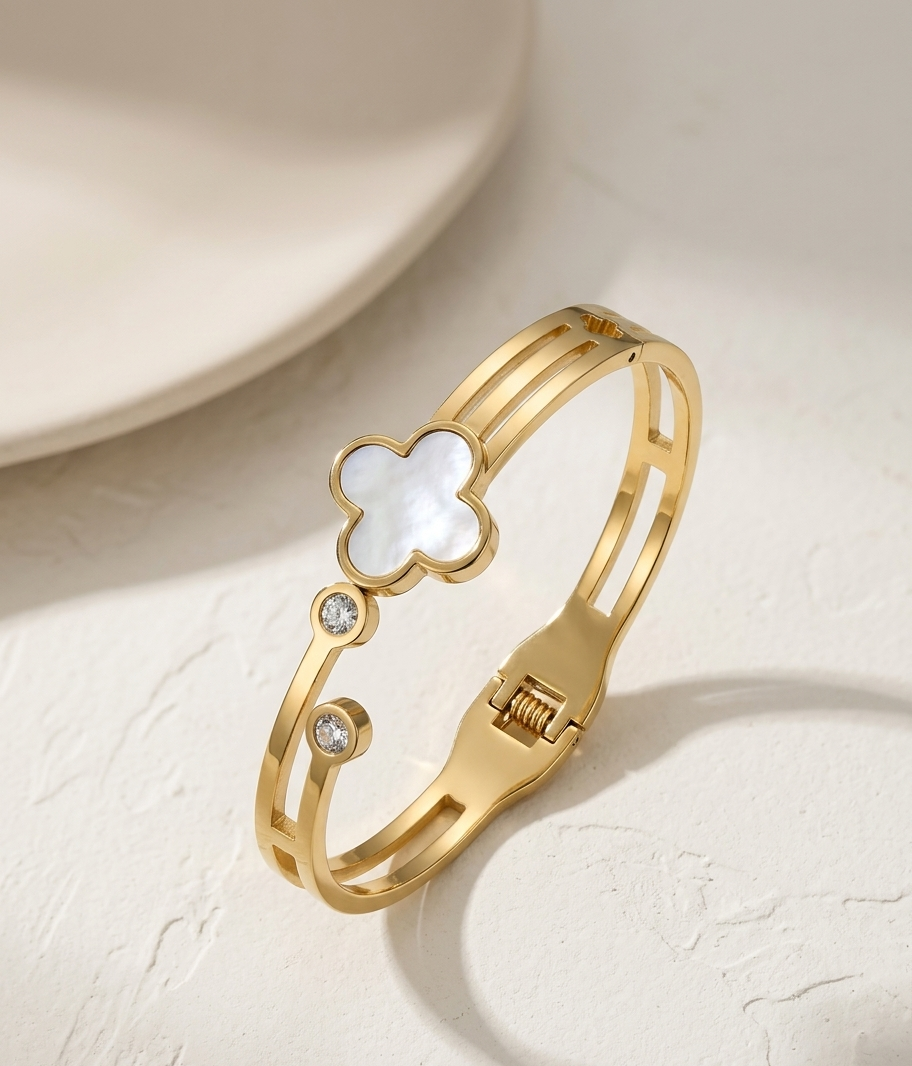the aura clover bracelet