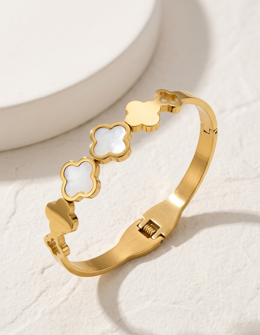 the classic clover rigid bracelet