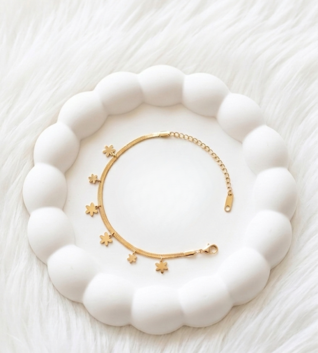 the daisy chain bracelet