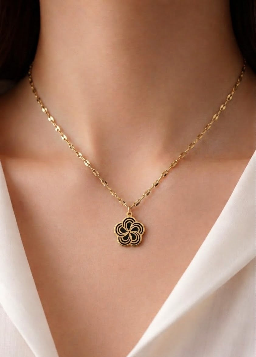 the swirl flower necklace