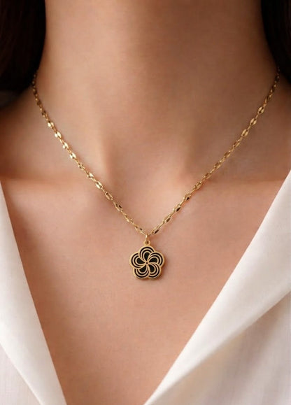 the swirl flower necklace